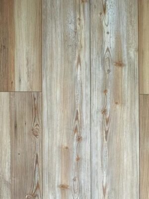 1d090db6040e4de1a6c3dcc52a38c99b.jpg Piso Vinílico SPC Click Pino Visby SP009 4mm