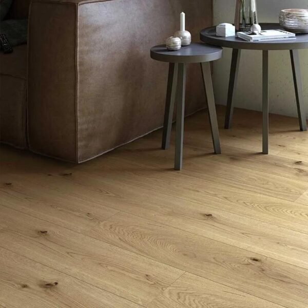 26b50061fc034dd284a1d27577dfffa1.jpg Piso de Madera Ingeniería Roble Elegance Invisible 1 Lama 14mm – 175mm x 2180mm