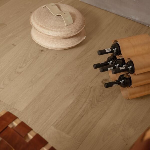 27fa3a93829c474e9f052b2464f15215.jpg Piso de Madera Ingeniería Roble Elegance Natural 1 Lama 14mm – 145mm x 2980mm