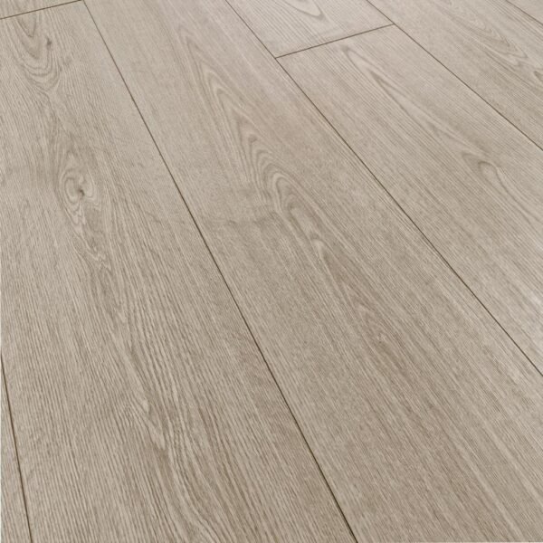 2f957b4f081042a2a3adb37e797e49ed.jpg Piso Flotante Melamínico Roble Matterhorn D3729 AC5 12mm