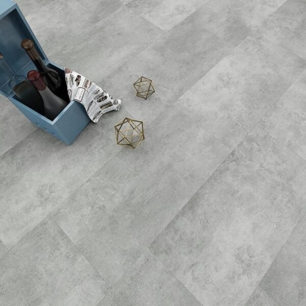 37d3e65ef12e4fa2bfc963bd33ed8269.jpg Piso Vinílico SPC Click 10052686 Concrete 5mm con manta