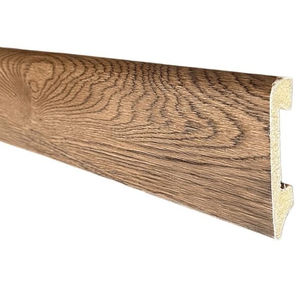 b289ddd0dd3a4e4eaa2e5d21394c015d.jpg Varilla Zócalo Resistente al Agua Top Round Roble Terra 14mm x 75mm x 2400mm