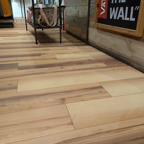 b732ff04517c48fe8666e83dd2f504a6.jpg Piso Vinílico SPC Click Pino Odense SP012 4mm